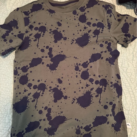 TOMMY BAHAMA tee! Shown w/ sun hat from my closet if u want 2 BUNDLE & SAVE💰💰 - Picture 5 of 7